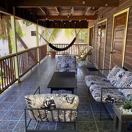 Driftwood Gardens Guesthouse Placencia Екстериор снимка