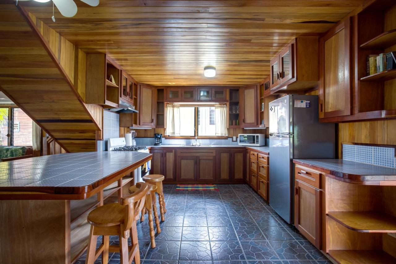 Driftwood Gardens Guesthouse Placencia Екстериор снимка