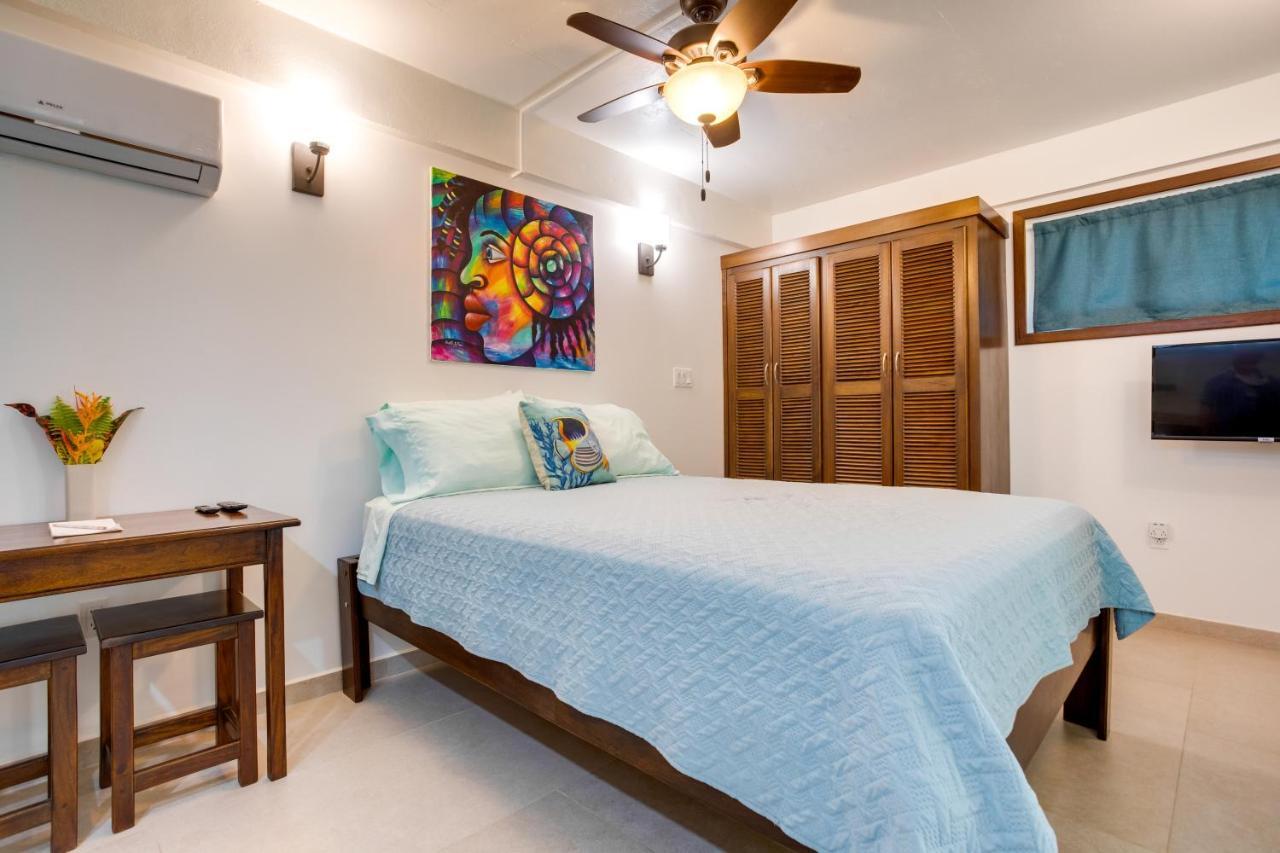 Driftwood Gardens Guesthouse Placencia Екстериор снимка