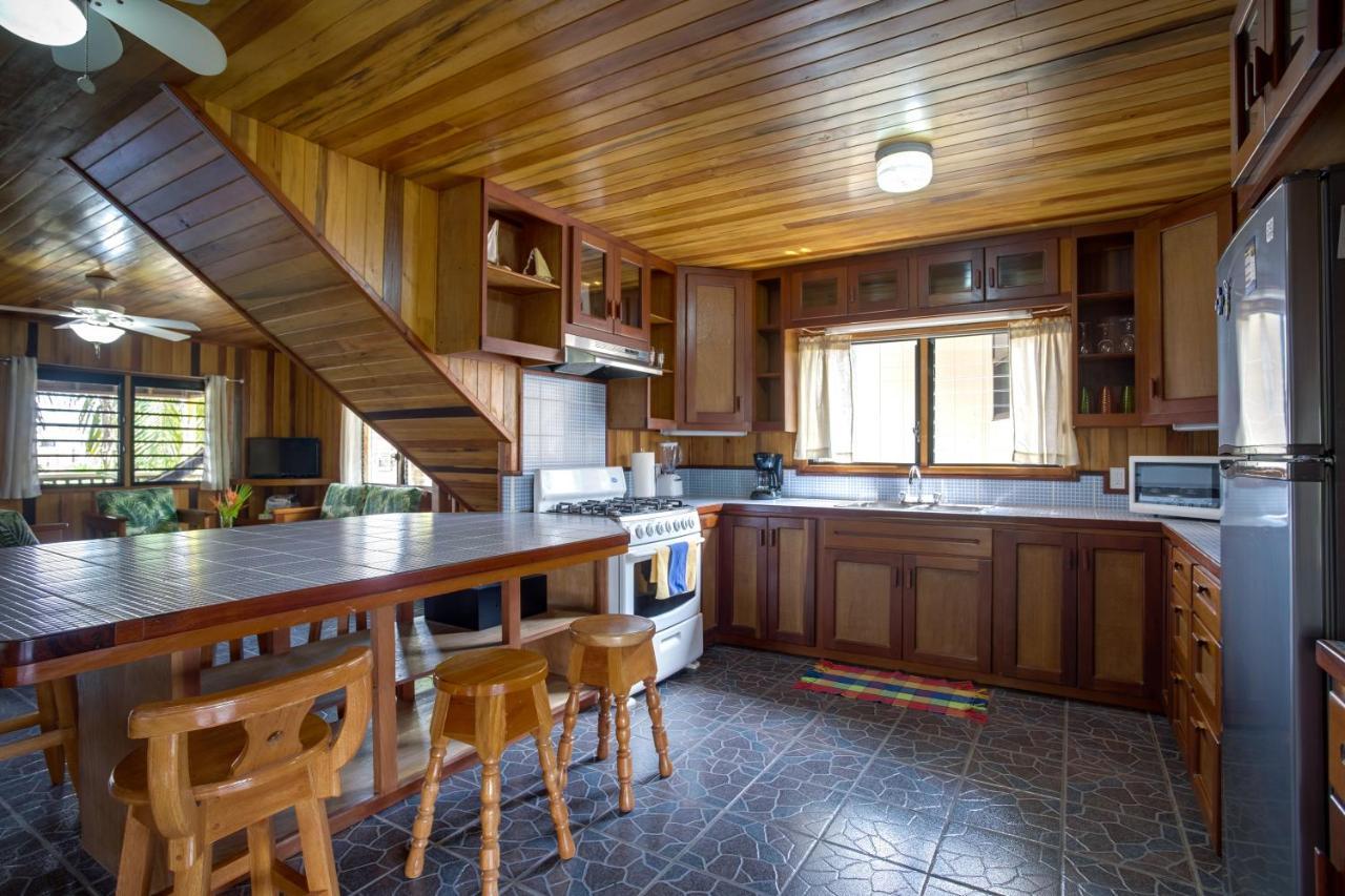 Driftwood Gardens Guesthouse Placencia Екстериор снимка
