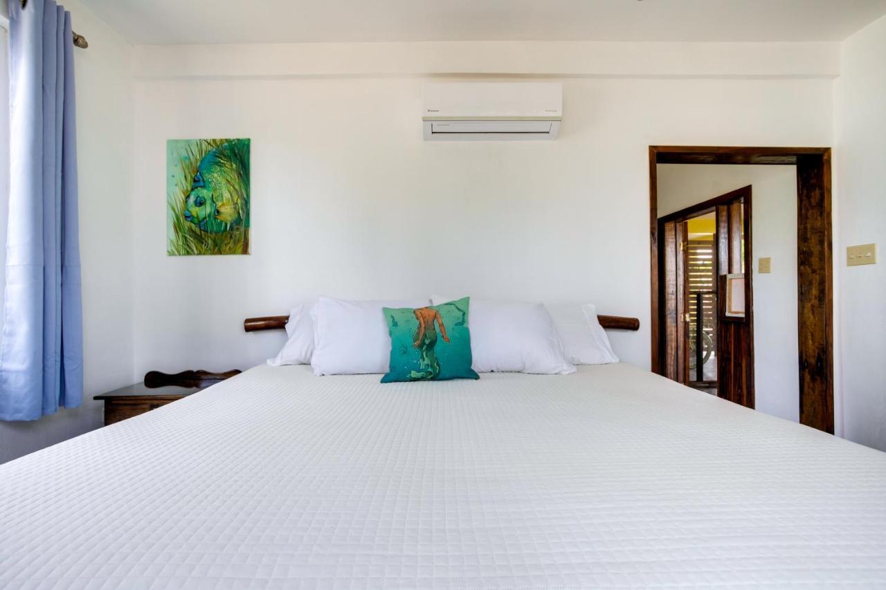 Driftwood Gardens Guesthouse Placencia Екстериор снимка