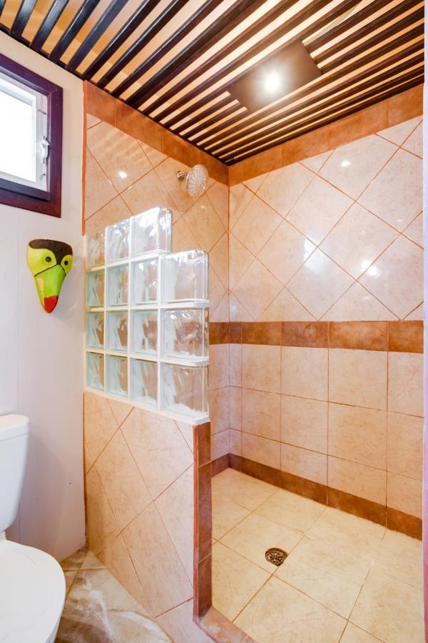 Driftwood Gardens Guesthouse Placencia Екстериор снимка