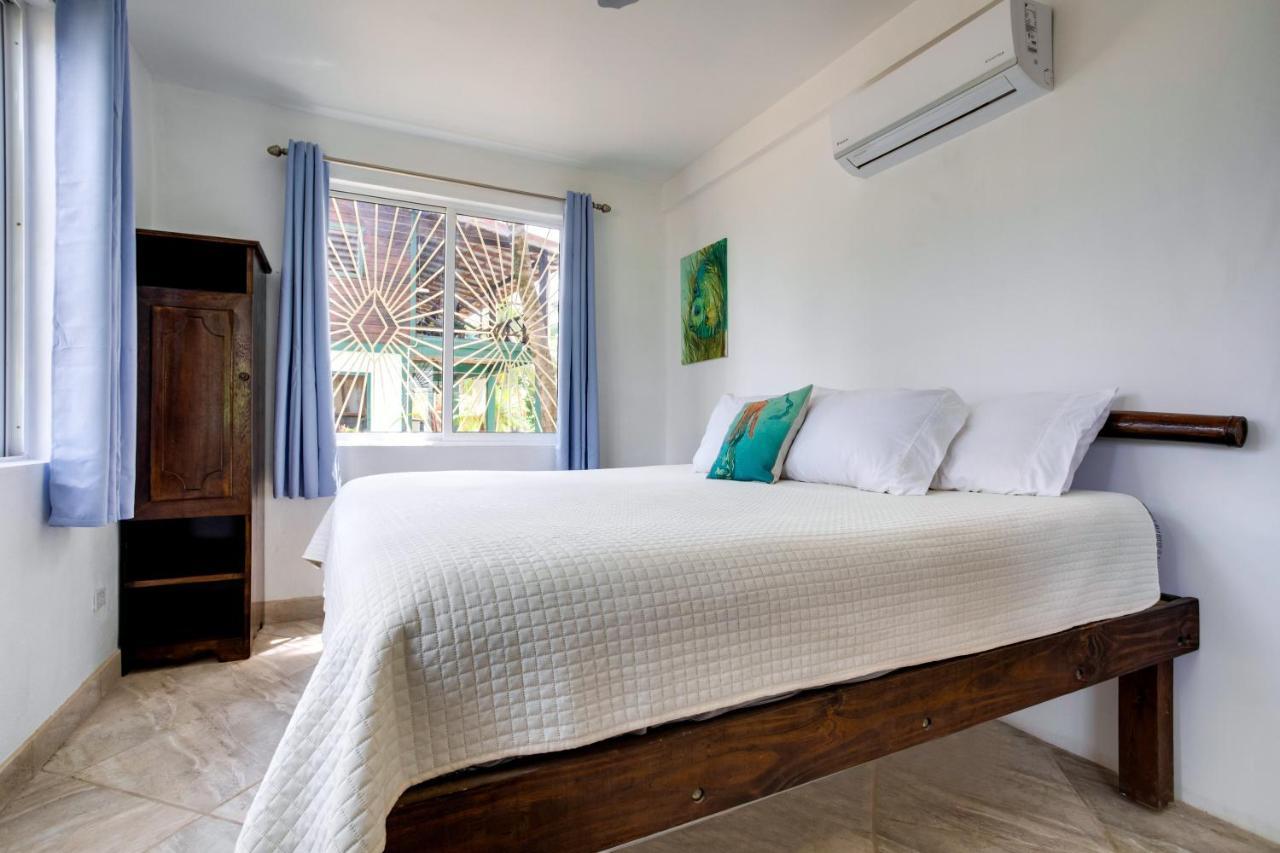 Driftwood Gardens Guesthouse Placencia Екстериор снимка