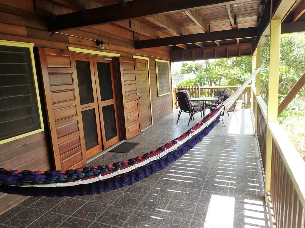 Driftwood Gardens Guesthouse Placencia Екстериор снимка